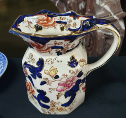 A large Mason's Mandalay pattern jug with dragon handle in very good condition. W.18 H.16 Cm.