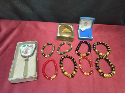 Job lot of Ladies items (11 pieces) 