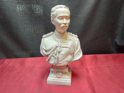 A lovely statue of Thailand king number 5 in good condition W.14 H.24 Cm.