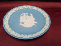 An Unusual Wedgwood Valentine Plate dated 1991. W.17 Cm.
