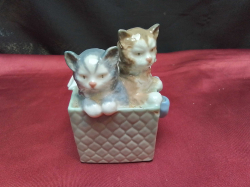A Lovely NAO Figure of 2 Cats in a Box. W.10 H.11 Cm. (Minor ship)