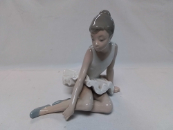 A NAO by LLADRO Figure of A Ballet Figure. W.12 H.15 Cm.