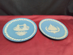 A Christmas Plates 1975 and 1972 Featuring London Land Marks St. Pauls and Tower Brige in Wedgwood Jasperware. W.21 Cm.