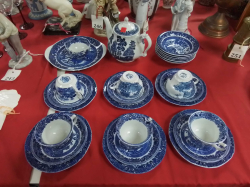A Large Willow Pattern Tea Set 6 Trios 6 Bowls a Cake Plate and Tea   Pot 