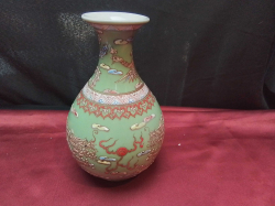 Magnificent Hand-painted quality Chinese Dragon Porcelain Vase with imperial old Chinese Qing Dynasty Mark. W.13 H.21. CM.