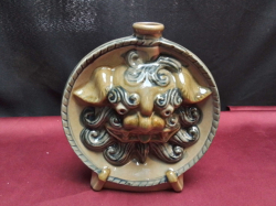 A foo dog bottle. W.18 H.20 Cm.