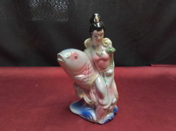 Chinese figure with mark to base a lady with a fish. H.17 Cm.