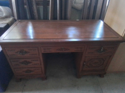 A Nice 5 Drawer 1 Cupboard Carved Desk with 4 keys. L.153 D.75 H.80 Cm.
