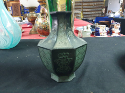 Good looking Oriental hexagonal bronze vase with green patination. W.15 H.20 Cm.