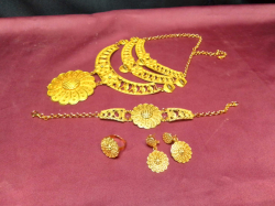 5 Pieces of Middle Eastern Full Set, Bridal Jewelry, Yellow Gold . 