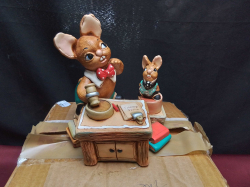 A Lovely Boxed Pendelfin Figure of a Mother and Child.  W.11 L.12 H.13 Cm.