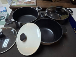 A 3 pieces of kitchen ware. A wok, cooking pot