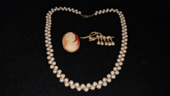 Beautiful vintage necklace braided gold tone chain and 2  lovely Brooches.