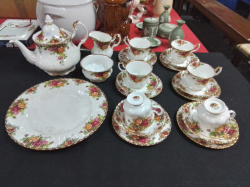 A Large set of Royal Albert Old Country Roses (6 Tea Trios, Large tea pot, milk, sugar,A large plate) (22 pieces)