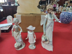 2 LLADRO NAO Figure of a Young Girls (1 A/F) H.18,23 Cm.and A Casades figure of beautiful H.30 Cm.