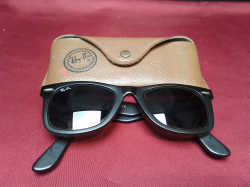 Genuine Ray Ban Wayfarer with Polorized Glass Lens.