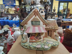 A Large Pendelfin Cottage in boxed. L.29 H.24 Cm.