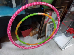 2 Hula Hoops