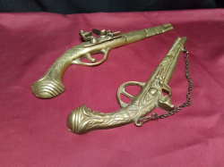 2 Wall Hanging Brass Flintlock Pistols. L.33 Cm.