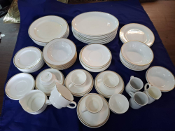 A Part of 66x Wedgwood dinner set, some cracks. And Fine China Mikasa bowl 6x