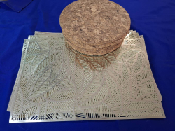 Plate mats and 6 cork plate mats