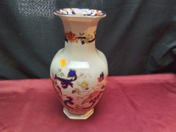 A Large Masons Vase. (Good condition)