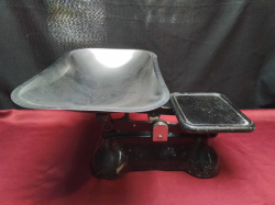 A Metal Scales. W.30 H.26 Cm.