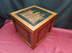 A vintage brass wooden box. W.25 D.26 H.23 Cm.