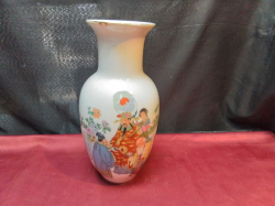 A large Chinese vase 12