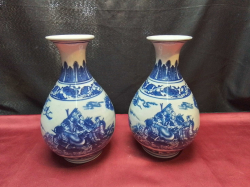 A pair of superb Chinese blue and white vases with very good mark to base. W.14 H.25 Cm. 