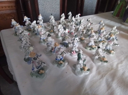 33 Small Dog Figures. W.5 H.7 Cm.