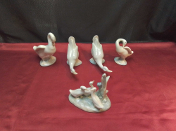 4 NAO and 1 LLADRO Gooses 