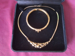 Beautiful vintage necklaces and Bracelet.