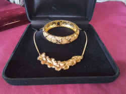 Beautiful Gold plated necklace and Bracelet.
