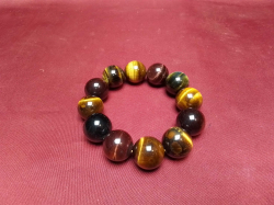 A large Tiger Eyes bracelet 