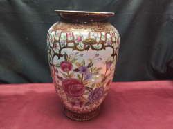 A Large Chinese Vase (no damage). W.18 H.31 Cm.