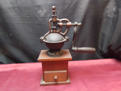 A Nice Old Coffee Grinder. W.25 H.34 Cm.