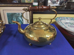 A Nice Copper Kettle onFeet with Wood Handle. W.25 H.20 Cm.