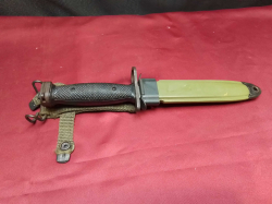 A vintage US War dagger. L.32 Cm. 