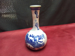 An old Chinese blue and white vase decorated with a dragon.H.14 Cm.