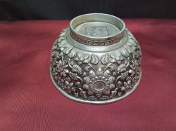 A really nice large and heavy  Chinese bowl beautiful decoration and inside has dragons to the base and mark to base. W.12 H.6 Cm.