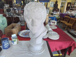 Sculture Busto in gesso, Anni year 1950,( signed by the maker). W.27 H.62 Cm.