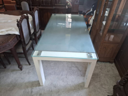 A Large glass topped Dining table. Approx.180x90 cm. H.76 cm