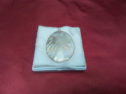 A natural pearl pendant.5x7 Cm.
