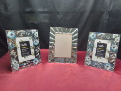 3 Glass Picture Frames.
Small 15x10 Cm.
Large 25x20 Cm.