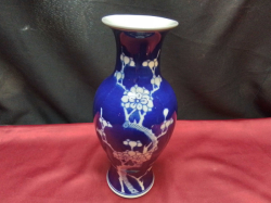 Chinese prunus vase 10.5