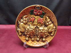 A Chinese plate 20cm diameter showing a pair of foo dogs on a display stand