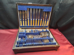 A Boxed Sheffield Silver Plate Dinner Service for 6