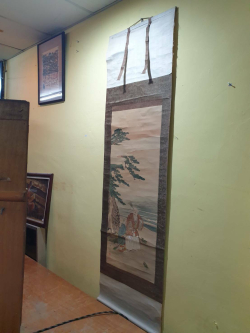 A beautiful old Oriental silk Hand painted scroll signed in good condition A lovely interior decorative item. 54x186 Cm.