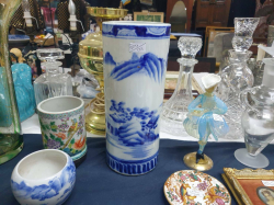 A old Chinese 19th century Hand painted blue and white porcelain brush pot holder or vase in good condition. W.13 H.31 Cm.